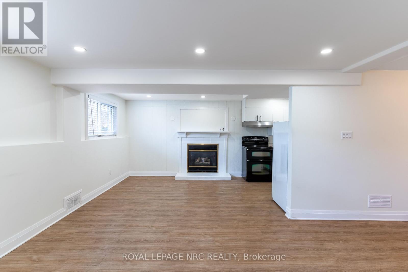 












5939 HILLCREST CRESCENT

,
Niagara Falls (Church's Lane),




Ontario
L2J2A8

