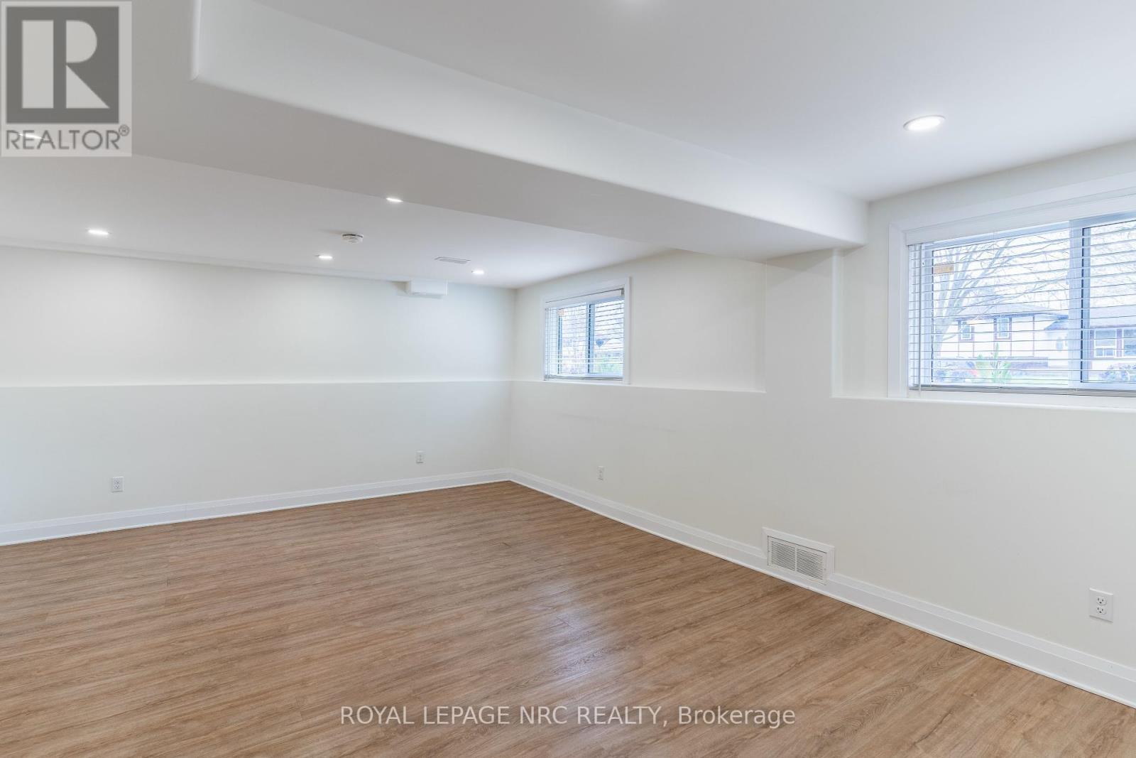 












5939 HILLCREST CRESCENT

,
Niagara Falls (Church's Lane),




Ontario
L2J2A8

