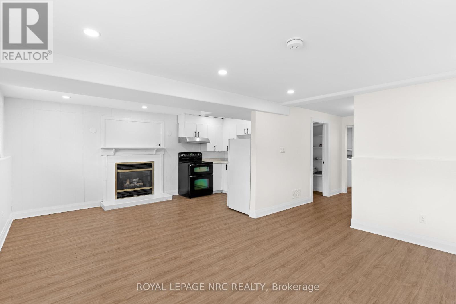 












5939 HILLCREST CRESCENT

,
Niagara Falls (Church's Lane),




Ontario
L2J2A8

