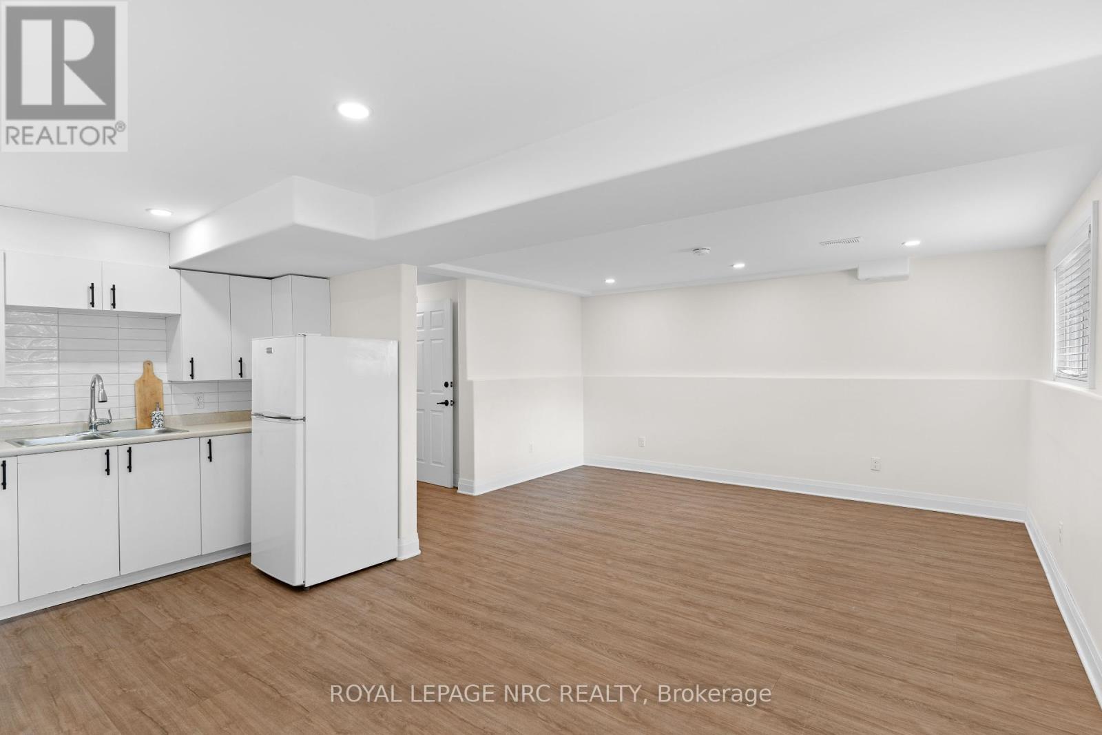 












5939 HILLCREST CRESCENT

,
Niagara Falls (Church's Lane),




Ontario
L2J2A8

