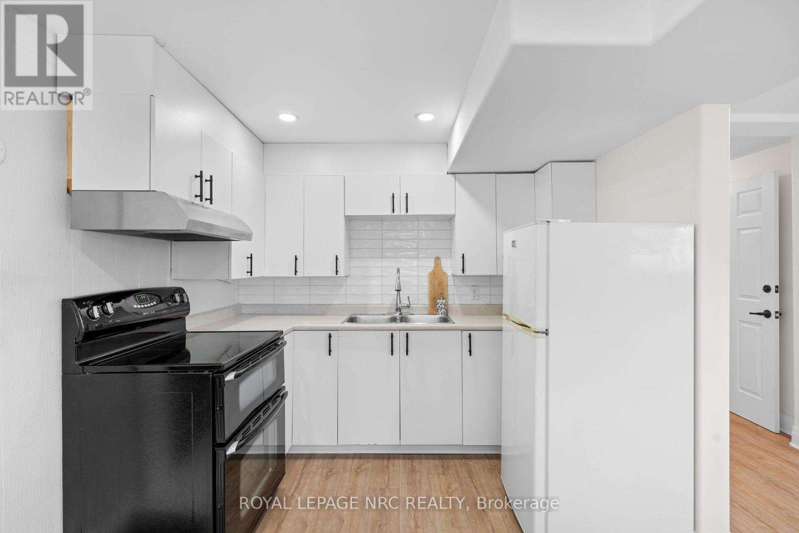 












5939 HILLCREST CRESCENT

,
Niagara Falls (Church's Lane),




Ontario
L2J2A8

