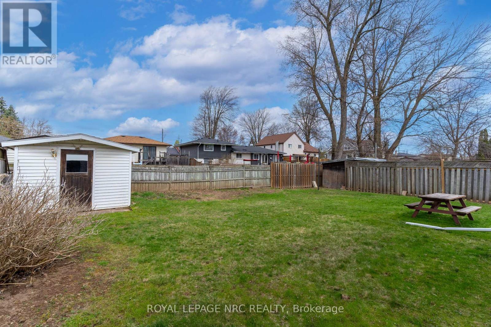 












5939 HILLCREST CRESCENT

,
Niagara Falls (Church's Lane),




Ontario
L2J2A8

