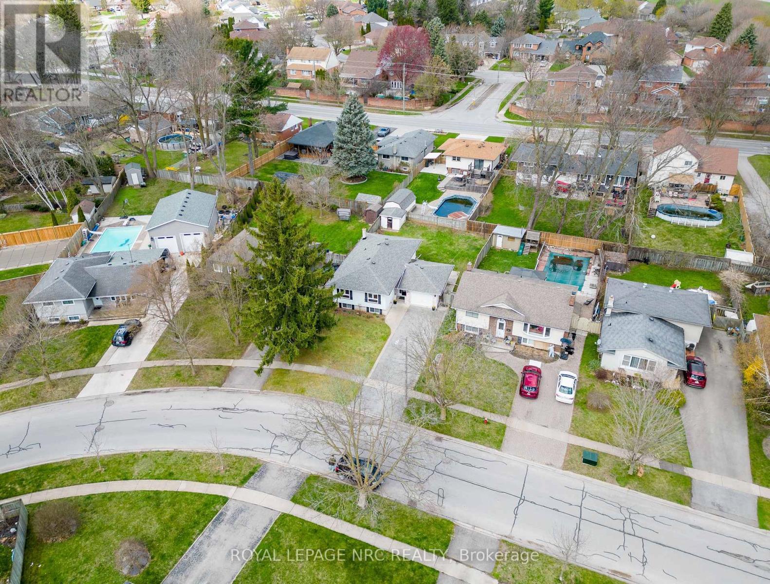 












5939 HILLCREST CRESCENT

,
Niagara Falls (Church's Lane),




Ontario
L2J2A8

