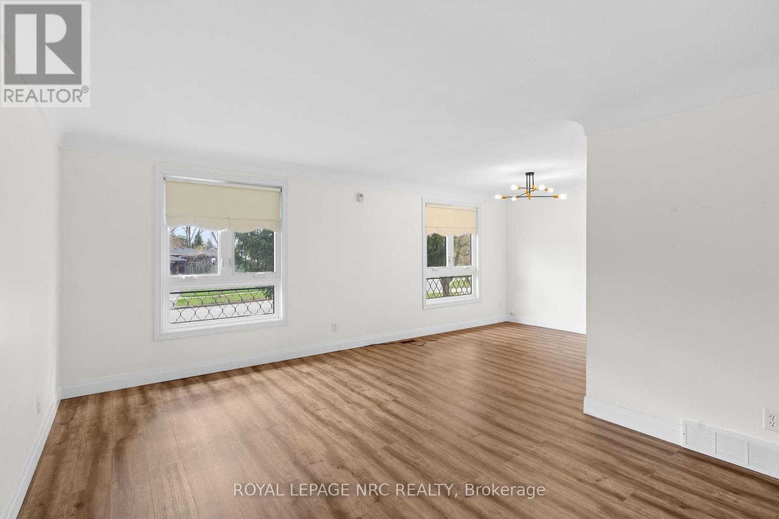 












5939 HILLCREST CRESCENT

,
Niagara Falls (Church's Lane),




Ontario
L2J2A8

