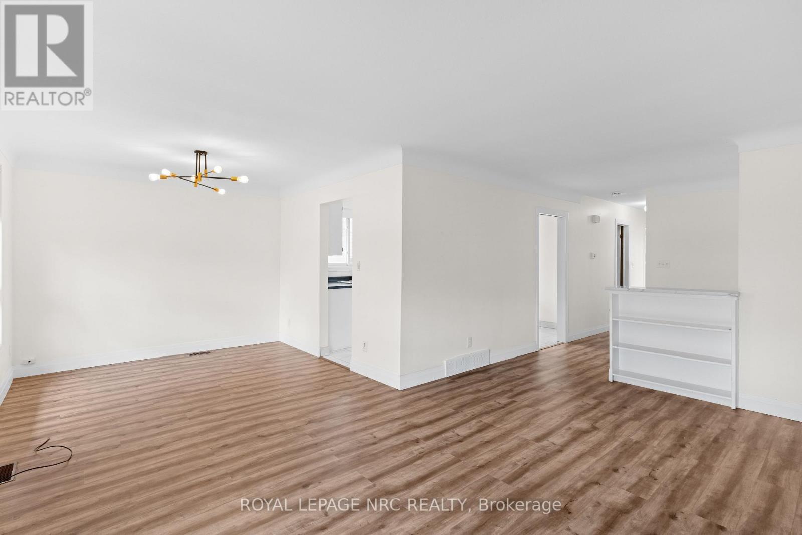 












5939 HILLCREST CRESCENT

,
Niagara Falls (Church's Lane),




Ontario
L2J2A8

