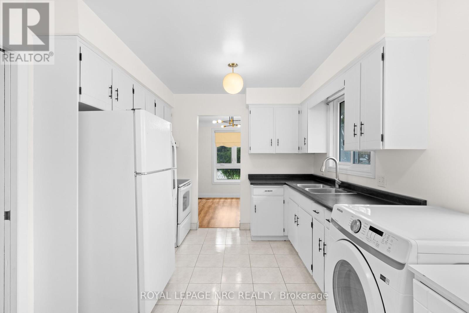 












5939 HILLCREST CRESCENT

,
Niagara Falls (Church's Lane),




Ontario
L2J2A8

