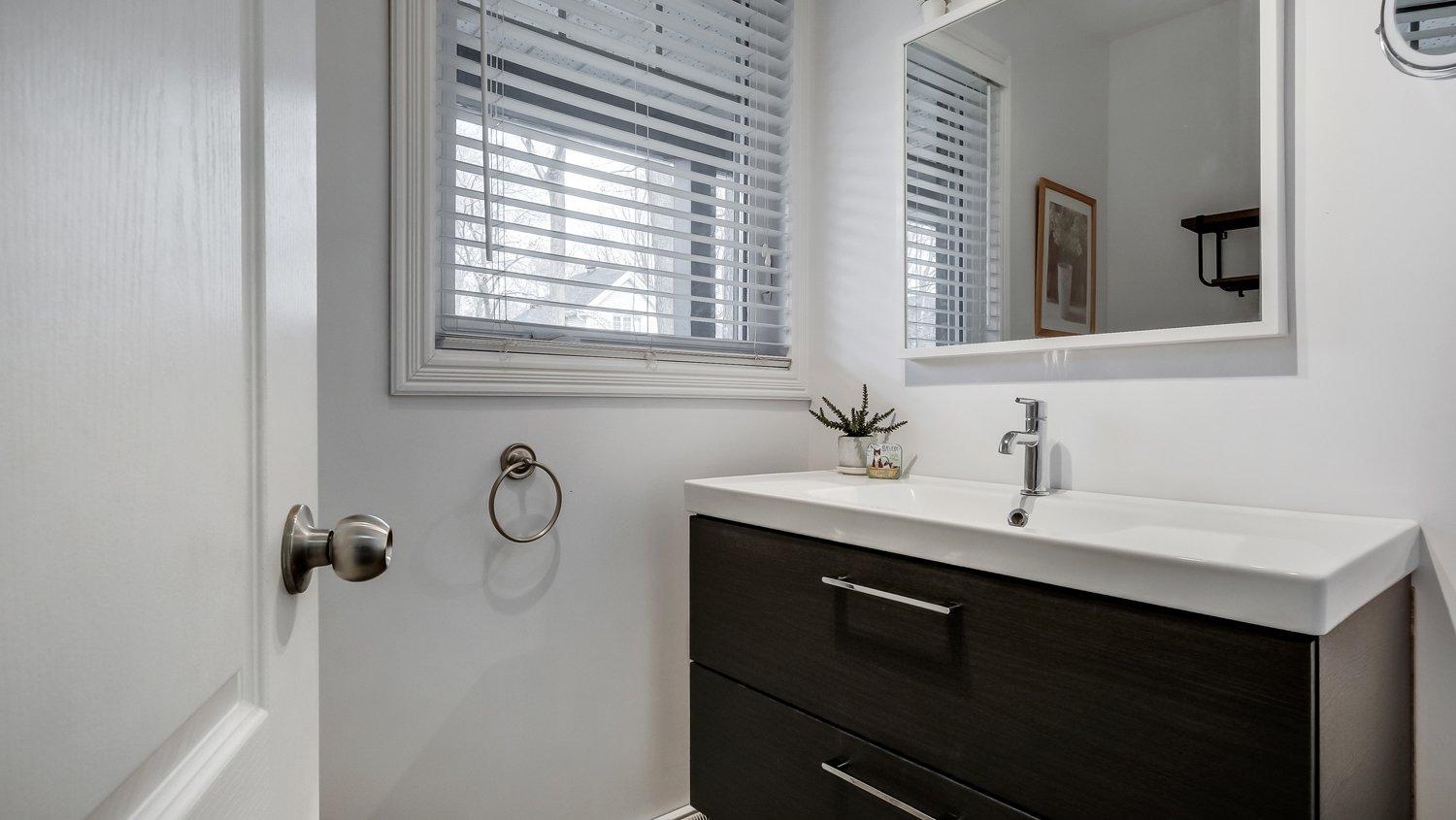 









88


Rue du Piémont

,
Sainte-Julie,




QC
J3E3A7

