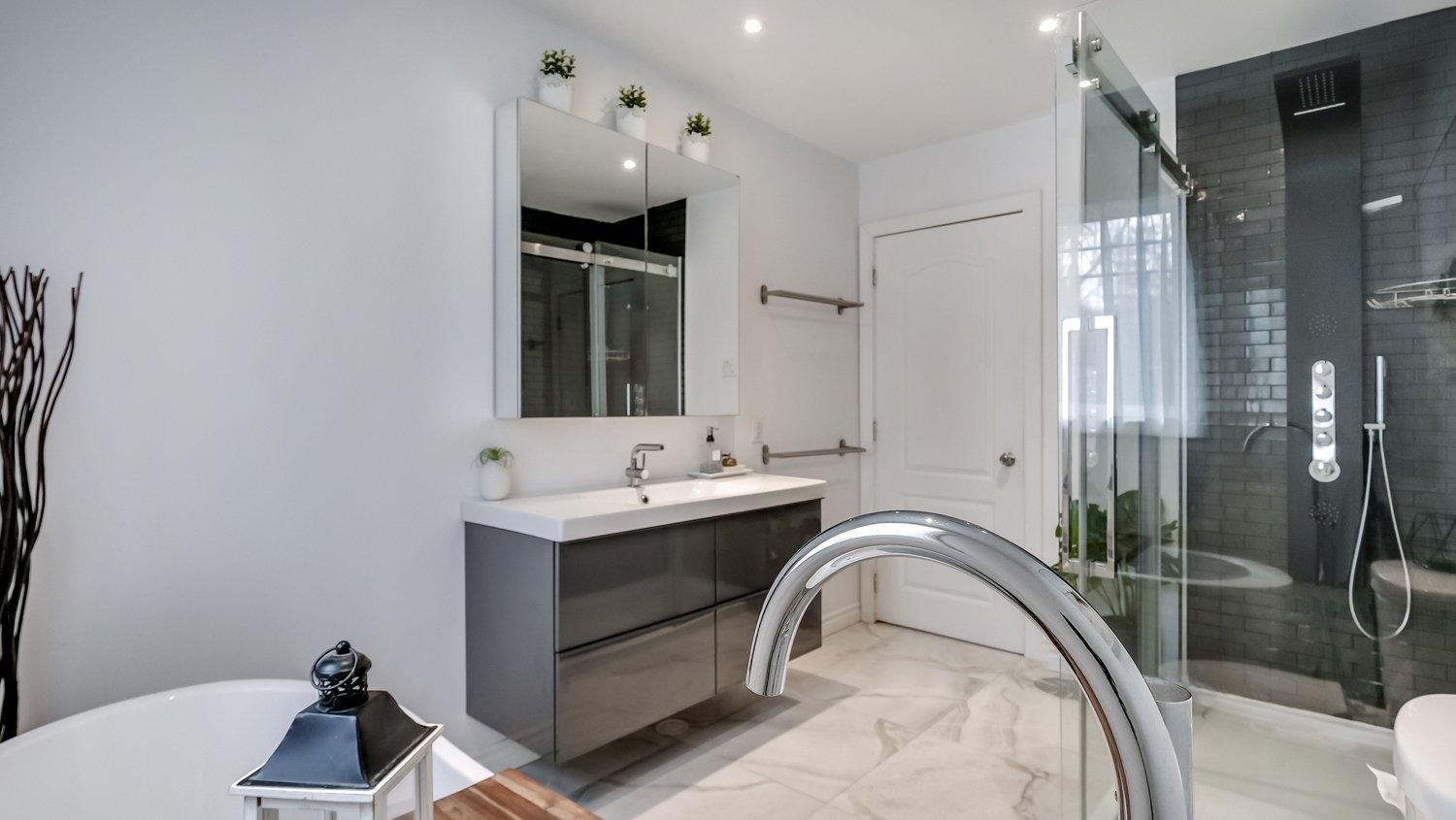 









88


Rue du Piémont

,
Sainte-Julie,




QC
J3E3A7

