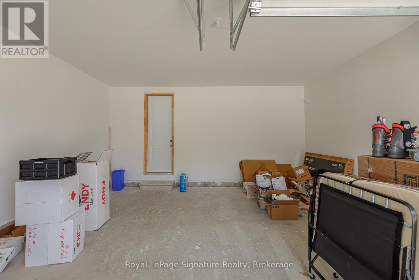 












114 CLEMENT LANE

,
Blue Mountains,




Ontario
N0H1J0

