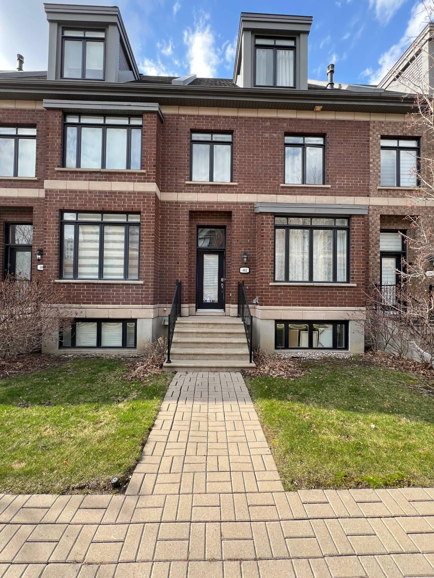 









402Z


Rue Étienne-Lavoie

,
Laval (Sainte-Dorothée),




QC
H7X0B8

