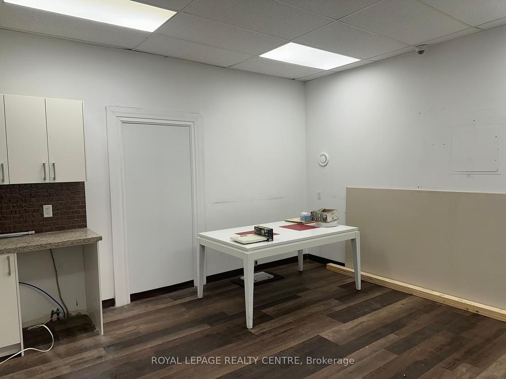 









250


Lakeshore

Road East, B,
Mississauga,




ON
L5G 1G6

