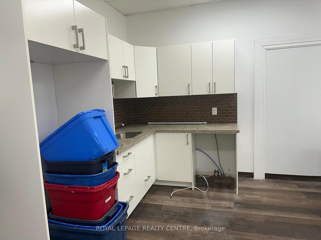 









250


Lakeshore

Road East, B,
Mississauga,




ON
L5G 1G6

