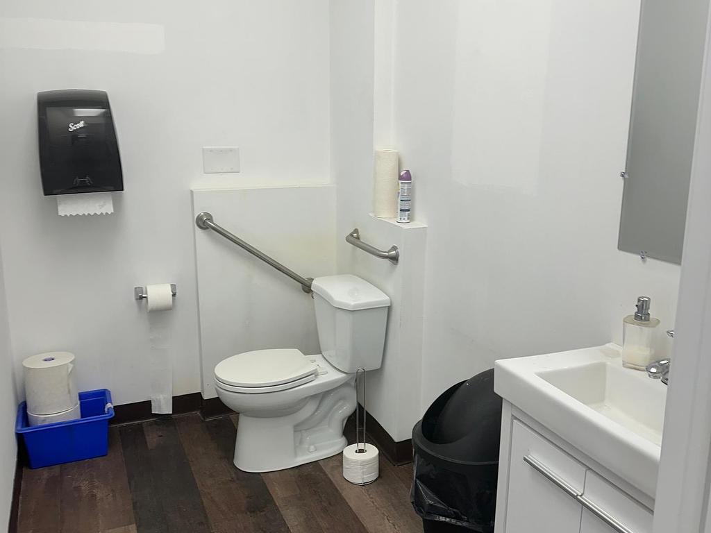 









250


Lakeshore

Road East, B,
Mississauga,




ON
L5G 1G6


