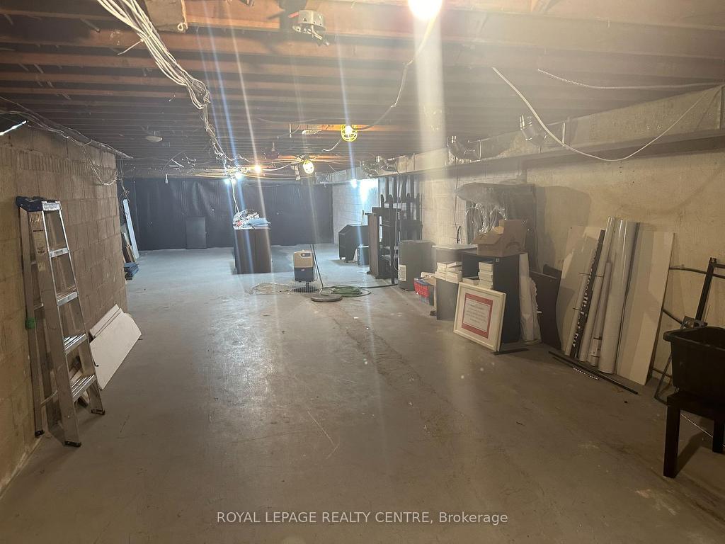 









250


Lakeshore

Road East, B,
Mississauga,




ON
L5G 1G6

