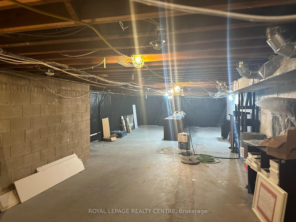 









250


Lakeshore

Road East, B,
Mississauga,




ON
L5G 1G6

