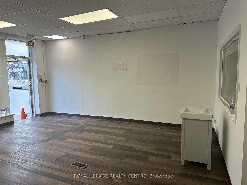 









250


Lakeshore

Road East, B,
Mississauga,




ON
L5G 1G6


