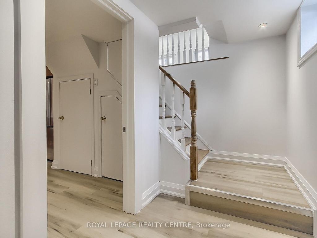









2552


Whaley

Drive, Lower,
Mississauga,




ON
L5B 1X2

