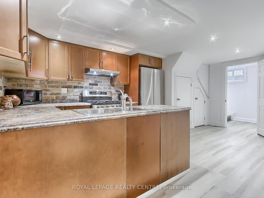 









2552


Whaley

Drive, Lower,
Mississauga,




ON
L5B 1X2

