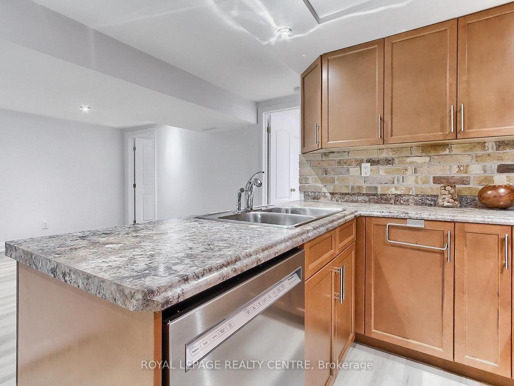 









2552


Whaley

Drive, Lower,
Mississauga,




ON
L5B 1X2

