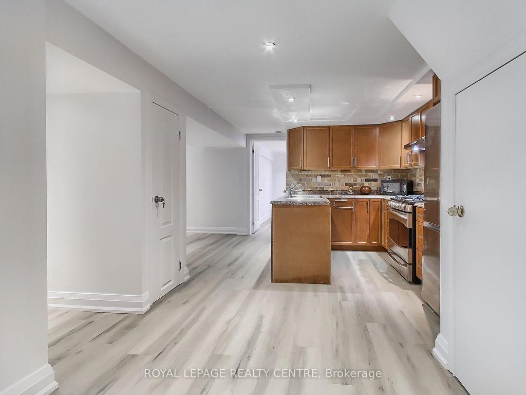 









2552


Whaley

Drive, Lower,
Mississauga,




ON
L5B 1X2

