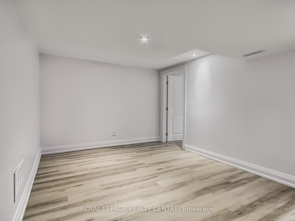 









2552


Whaley

Drive, Lower,
Mississauga,




ON
L5B 1X2

