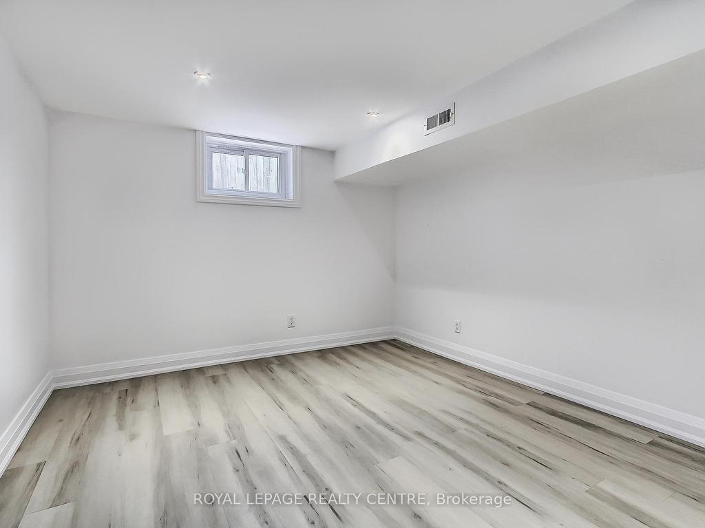 









2552


Whaley

Drive, Lower,
Mississauga,




ON
L5B 1X2

