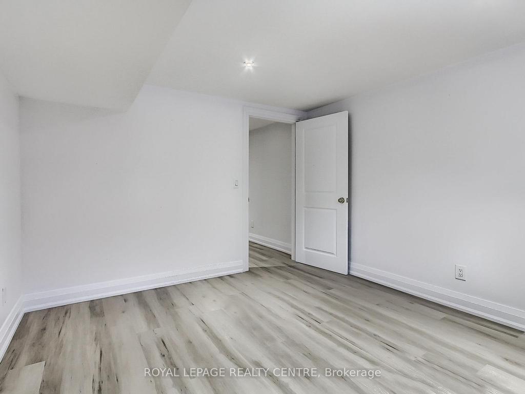 









2552


Whaley

Drive, Lower,
Mississauga,




ON
L5B 1X2

