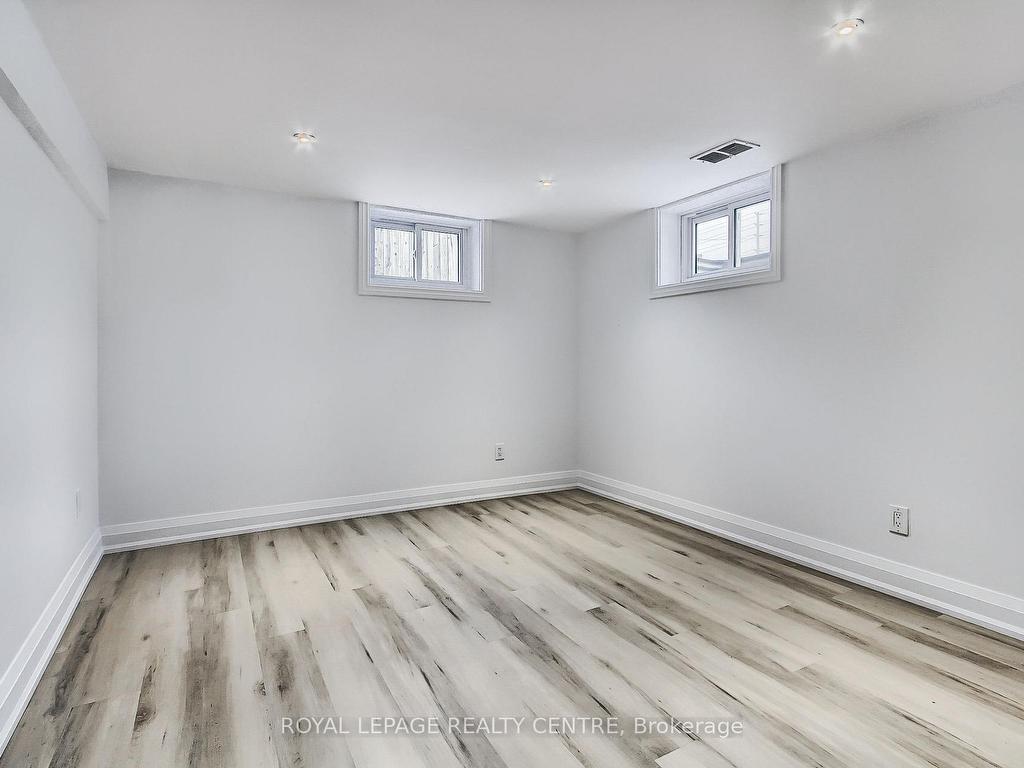 









2552


Whaley

Drive, Lower,
Mississauga,




ON
L5B 1X2

