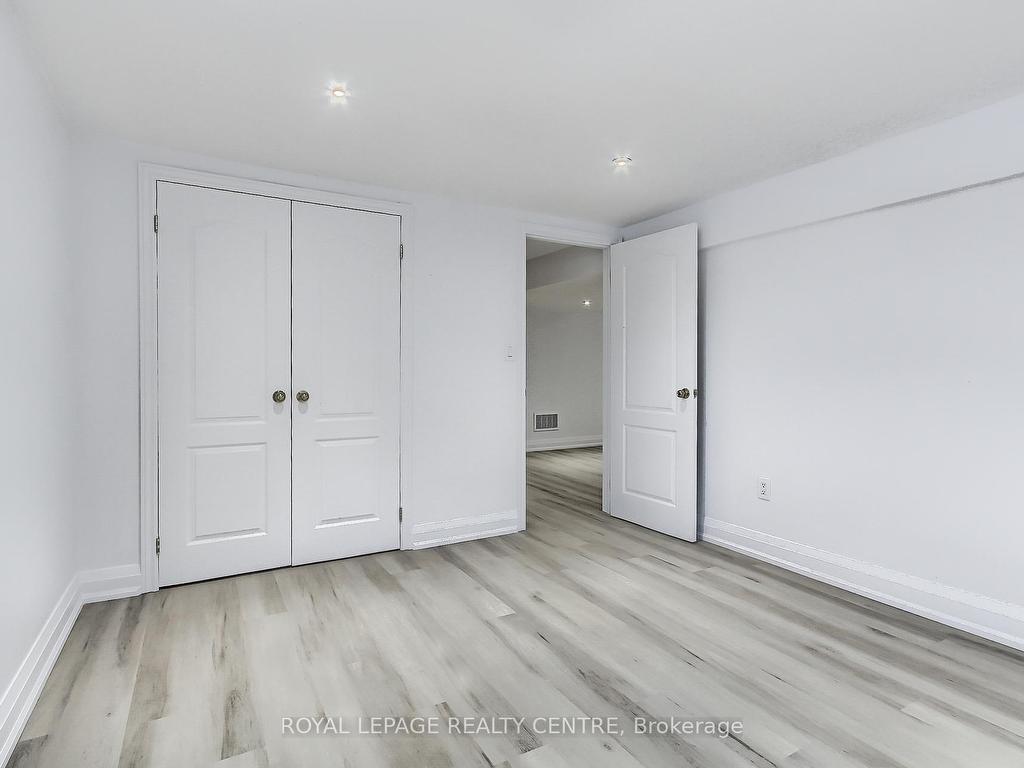 









2552


Whaley

Drive, Lower,
Mississauga,




ON
L5B 1X2


