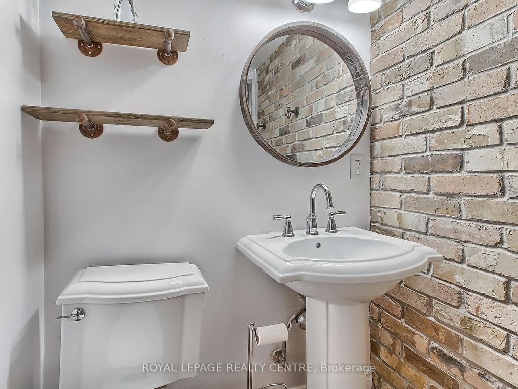 









2552


Whaley

Drive, Lower,
Mississauga,




ON
L5B 1X2

