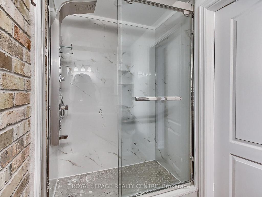 









2552


Whaley

Drive, Lower,
Mississauga,




ON
L5B 1X2

