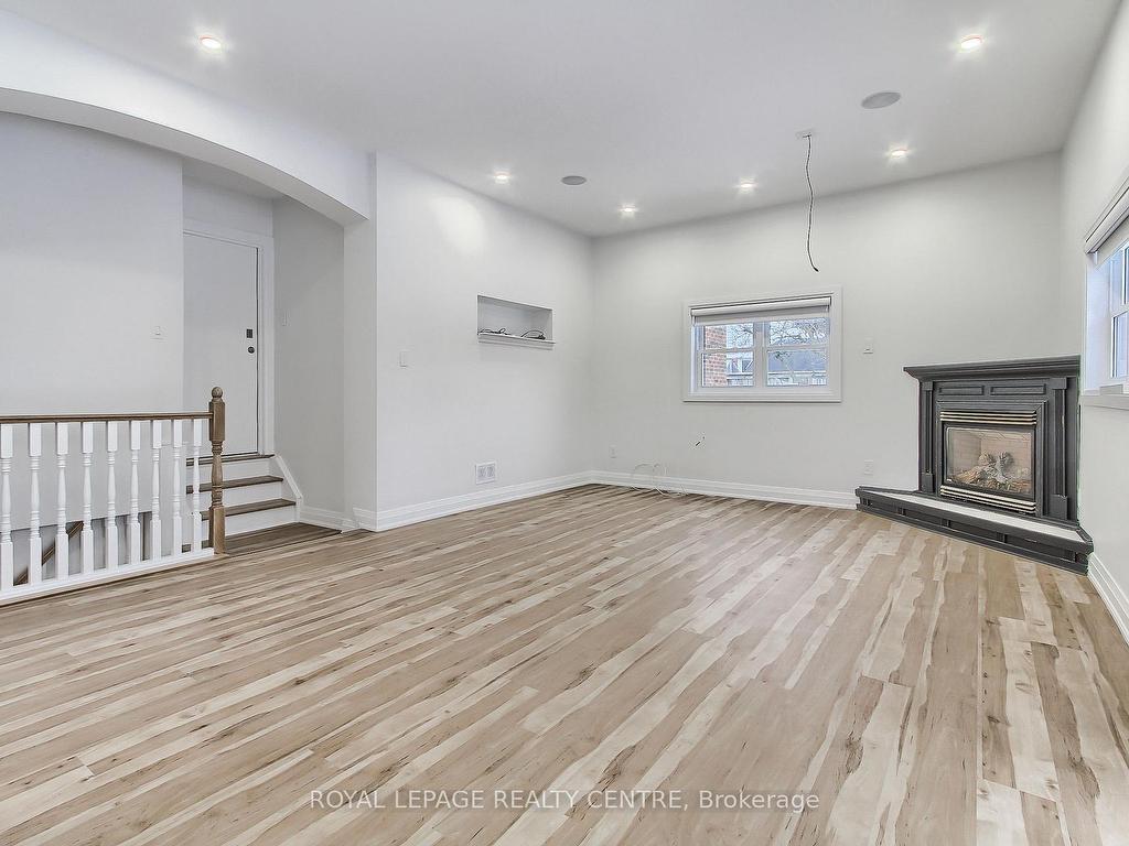 









2552


Whaley

Drive, Lower,
Mississauga,




ON
L5B 1X2

