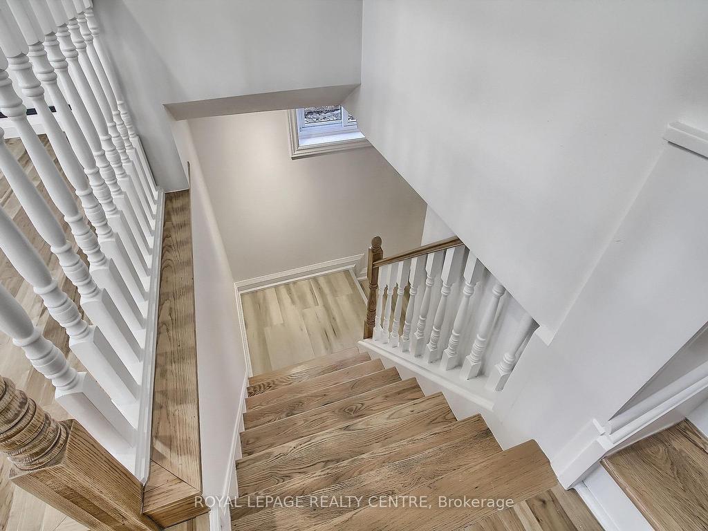 









2552


Whaley

Drive, Lower,
Mississauga,




ON
L5B 1X2

