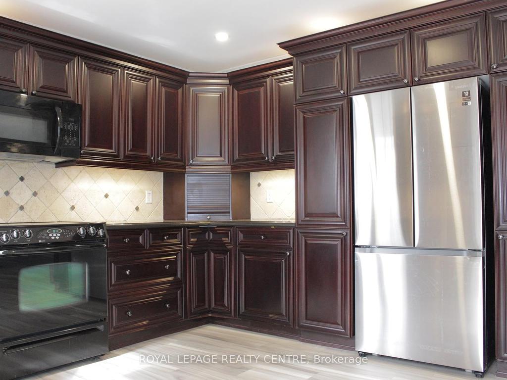 









5425


Eighth

Line, 3,
Milton,




ON
L9E 1A3

