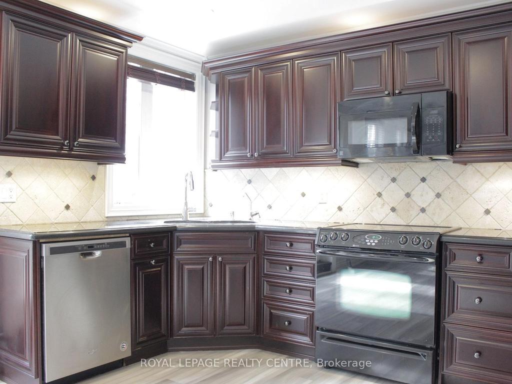 









5425


Eighth

Line, 3,
Milton,




ON
L9E 1A3

