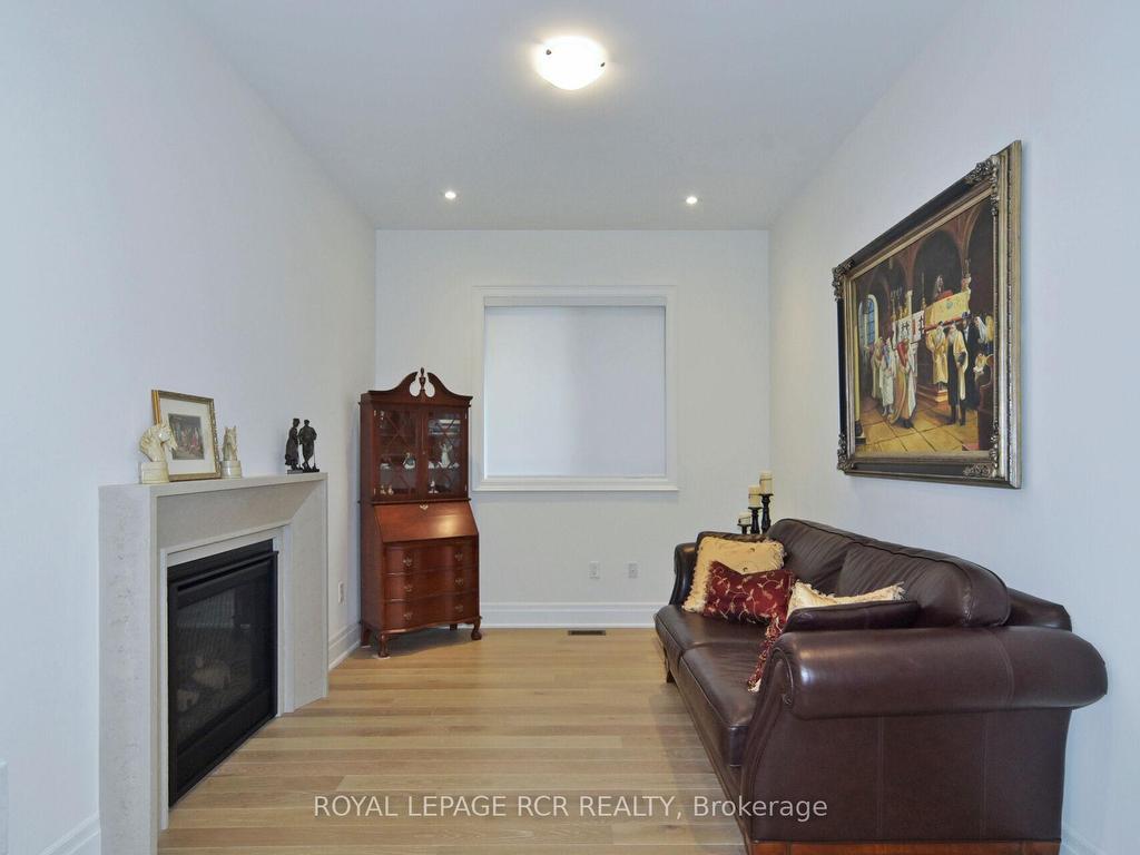 









200


Silver Creek

Drive,
Vaughan,




ON
L3L 0B5


