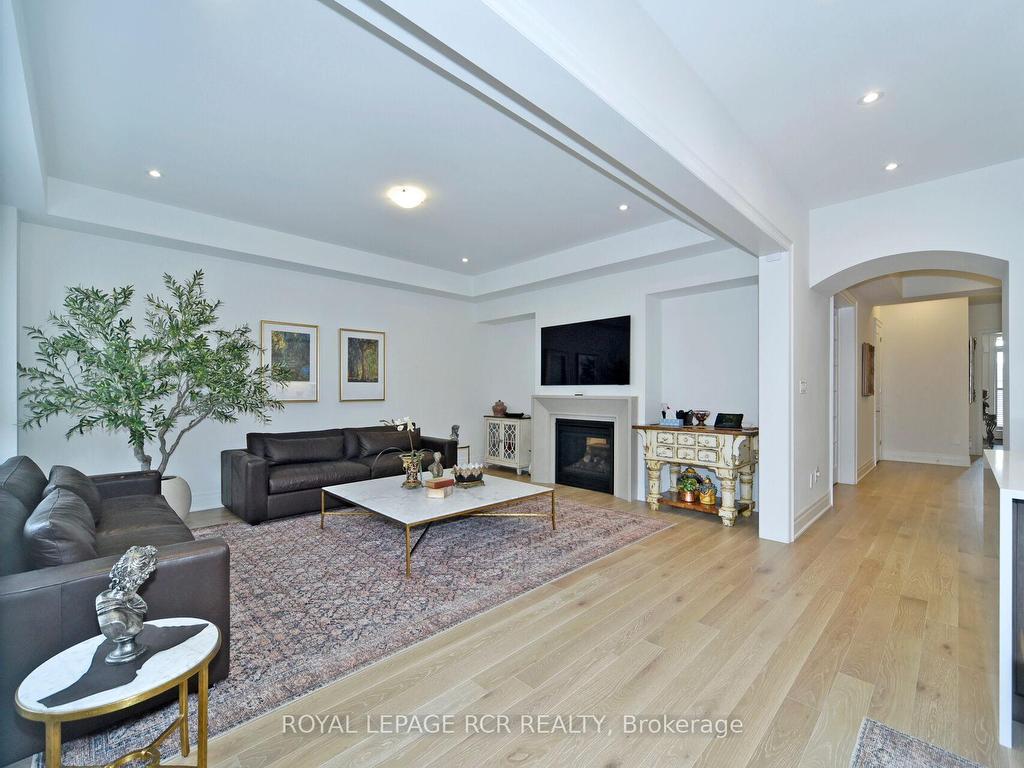 









200


Silver Creek

Drive,
Vaughan,




ON
L3L 0B5


