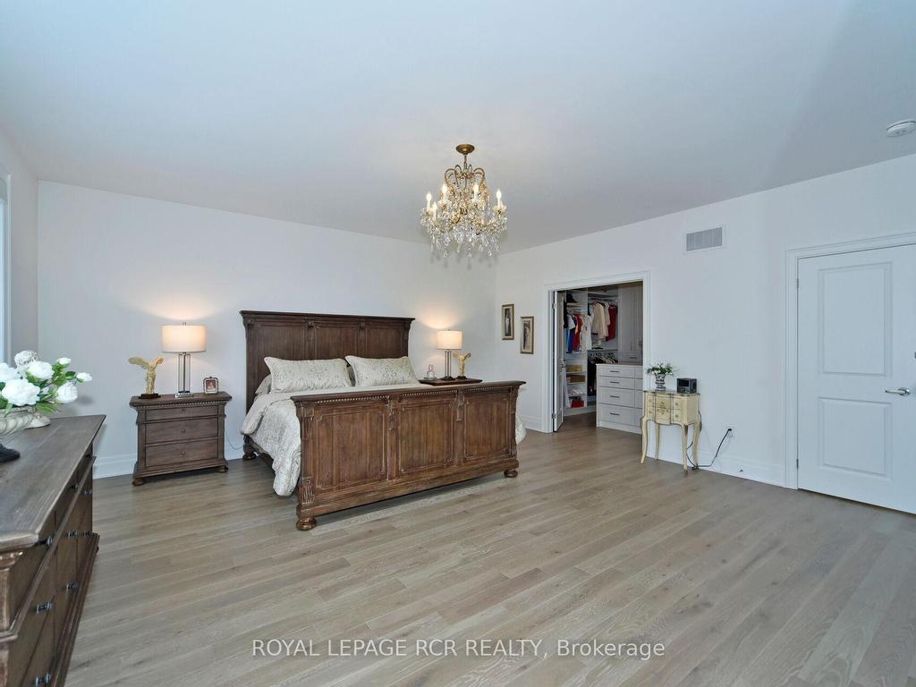 









200


Silver Creek

Drive,
Vaughan,




ON
L3L 0B5

