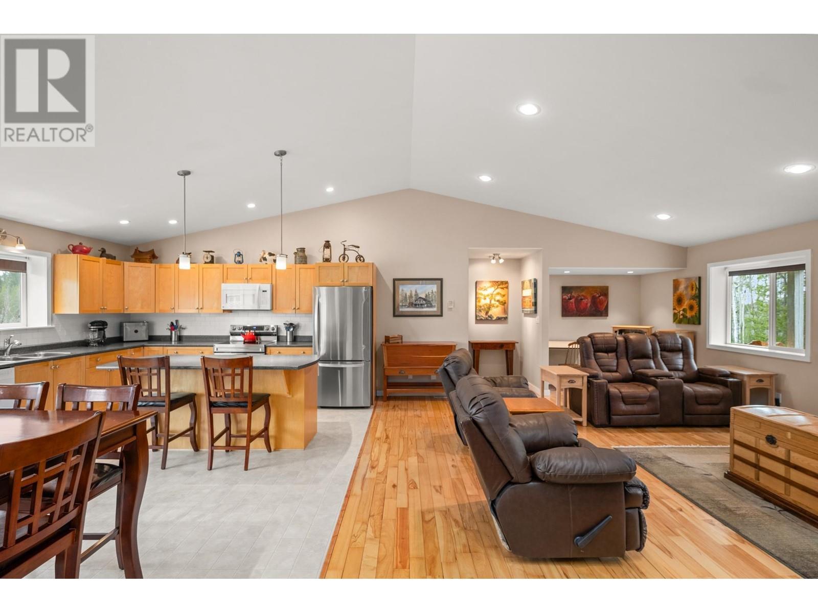 












6594 FOOTHILLS ROAD

,
100 Mile House,




British Columbia
V0K2E3

