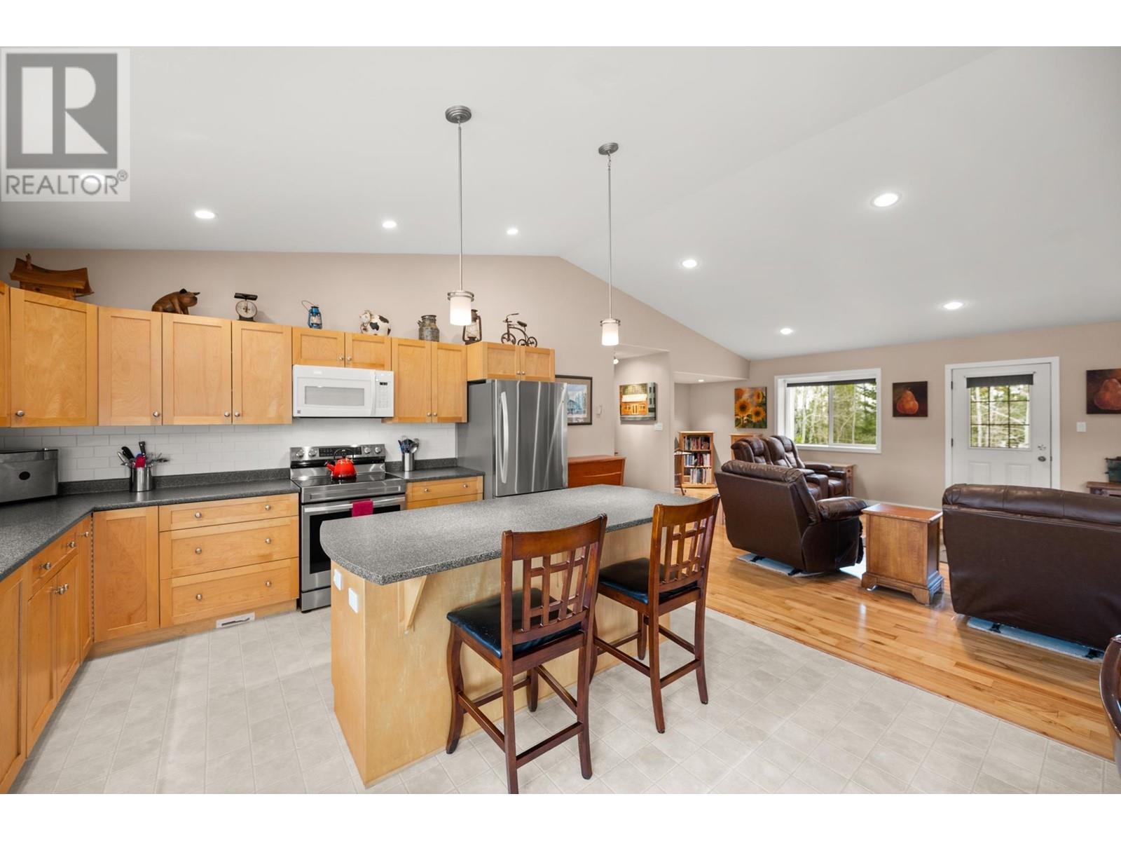 












6594 FOOTHILLS ROAD

,
100 Mile House,




British Columbia
V0K2E3


