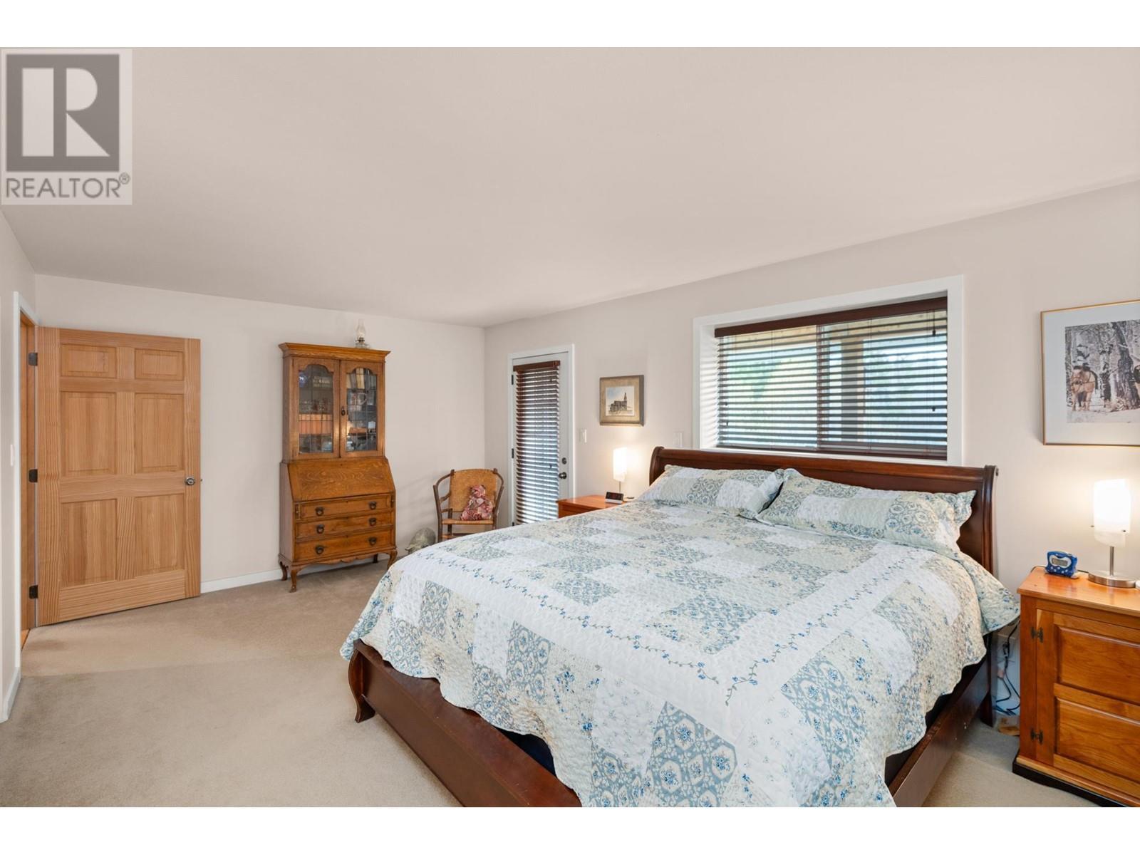 












6594 FOOTHILLS ROAD

,
100 Mile House,




British Columbia
V0K2E3

