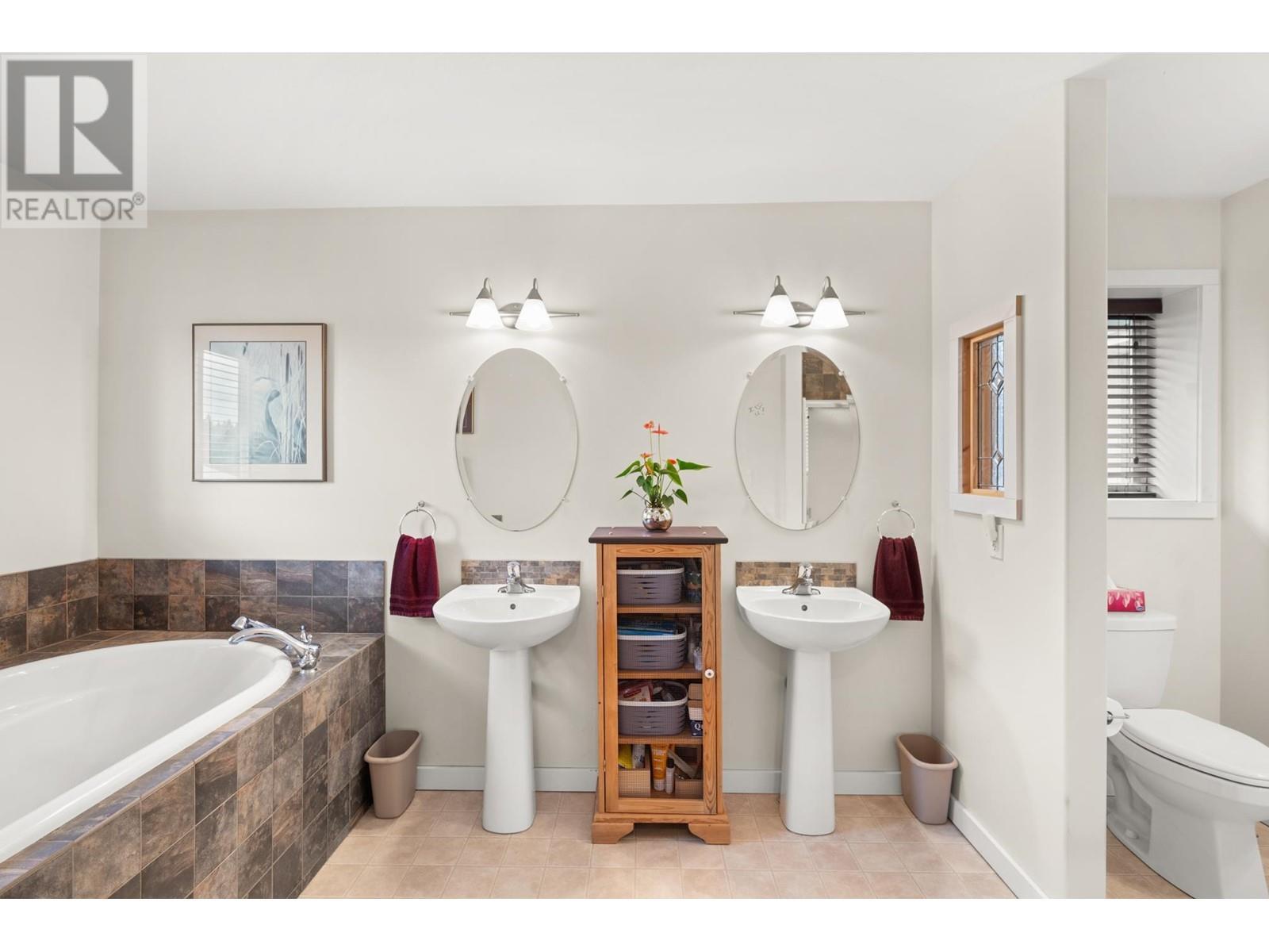 












6594 FOOTHILLS ROAD

,
100 Mile House,




British Columbia
V0K2E3

