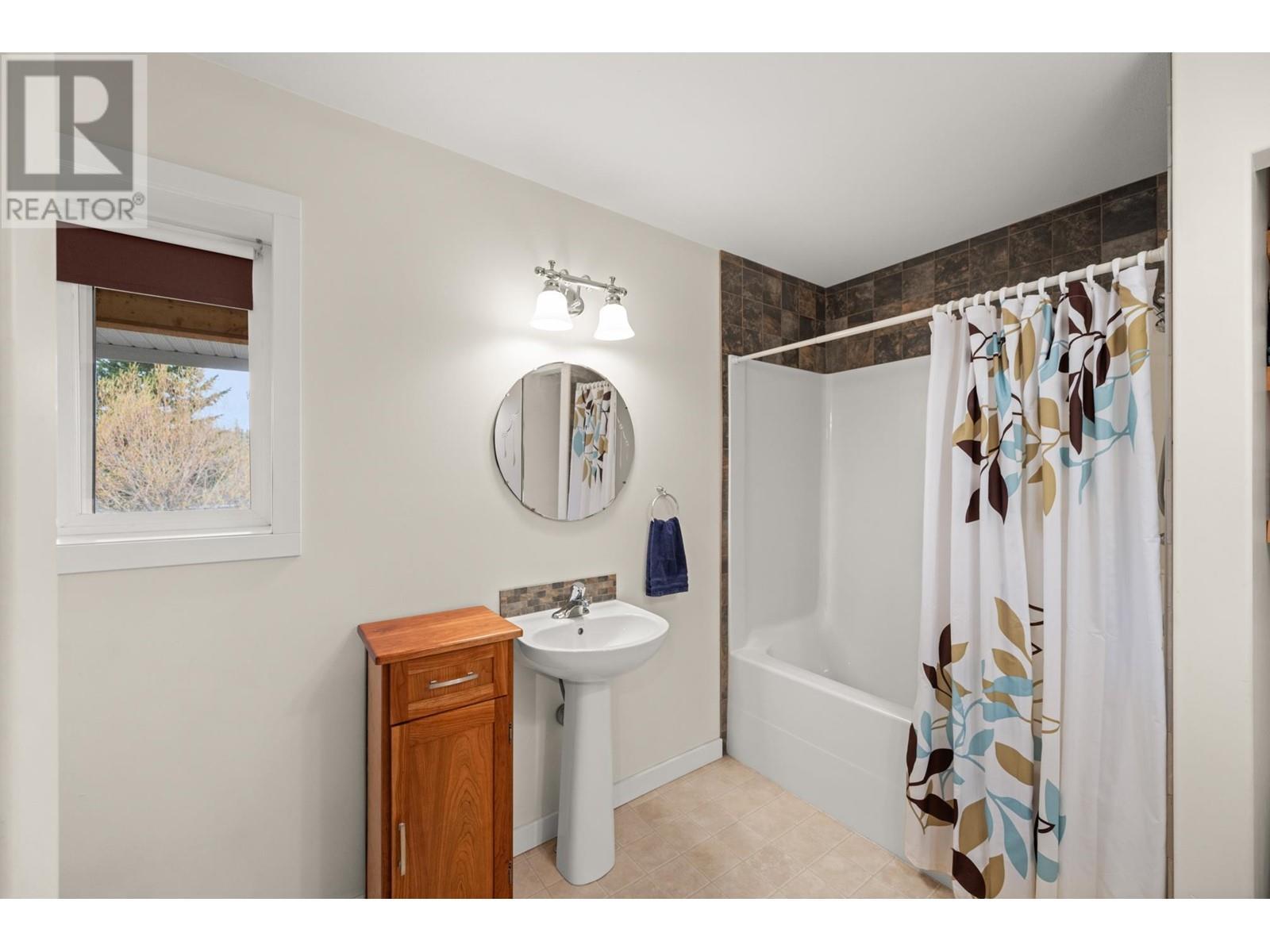 












6594 FOOTHILLS ROAD

,
100 Mile House,




British Columbia
V0K2E3

