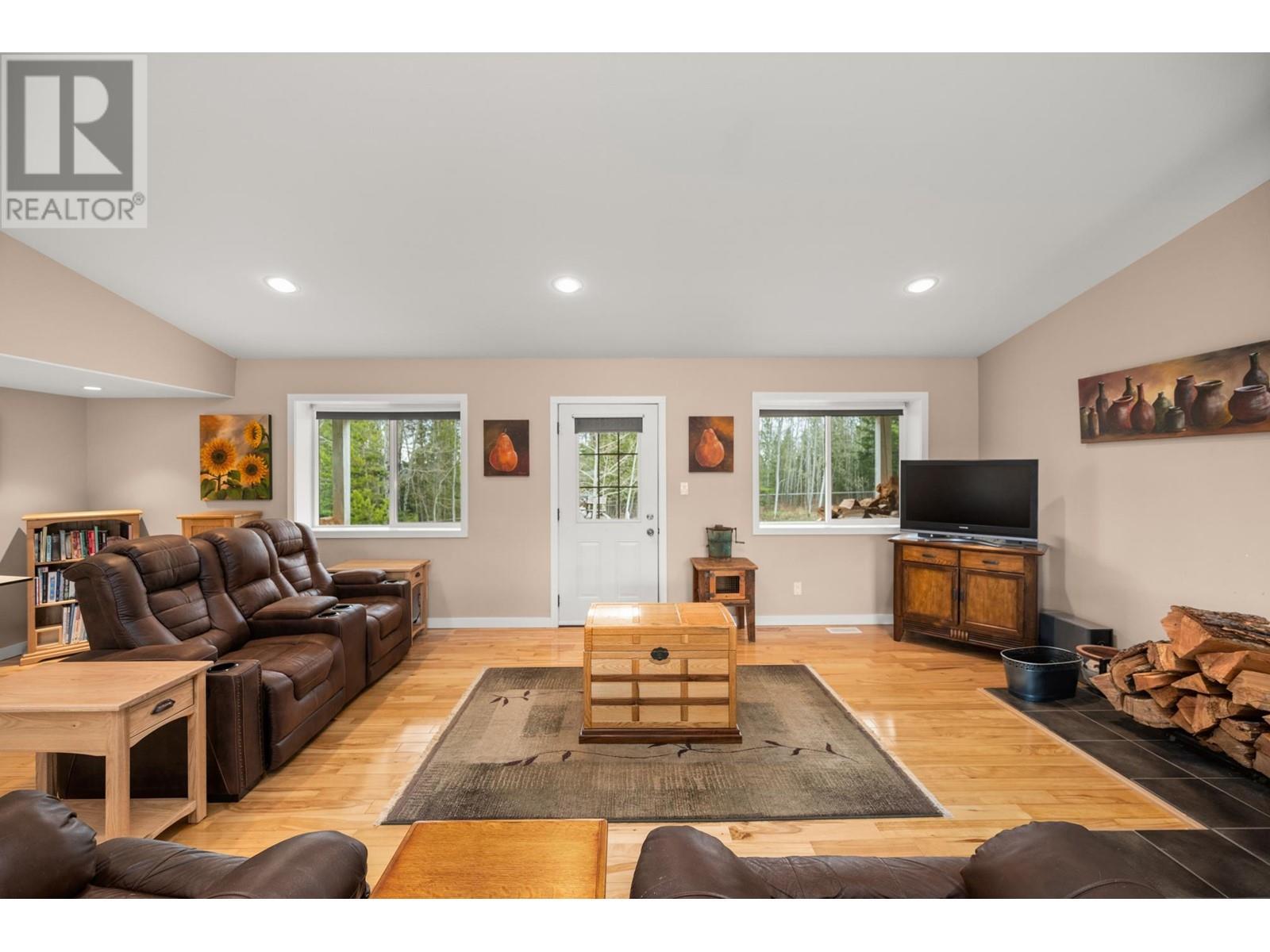 












6594 FOOTHILLS ROAD

,
100 Mile House,




British Columbia
V0K2E3

