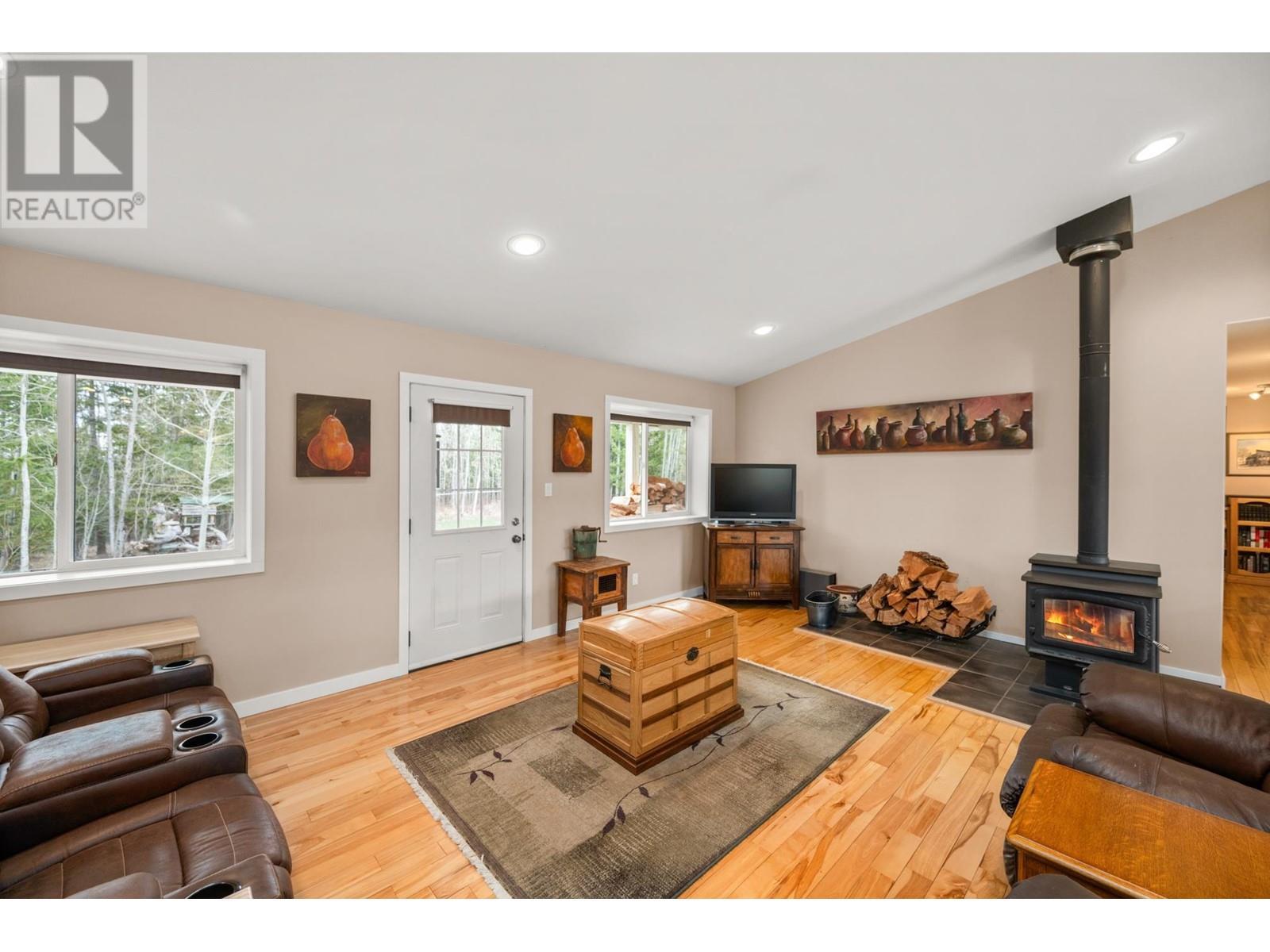 












6594 FOOTHILLS ROAD

,
100 Mile House,




British Columbia
V0K2E3

