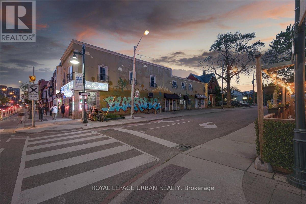 












1264 BLOOR STREET W

,
Toronto,




Ontario
M6H1N8

