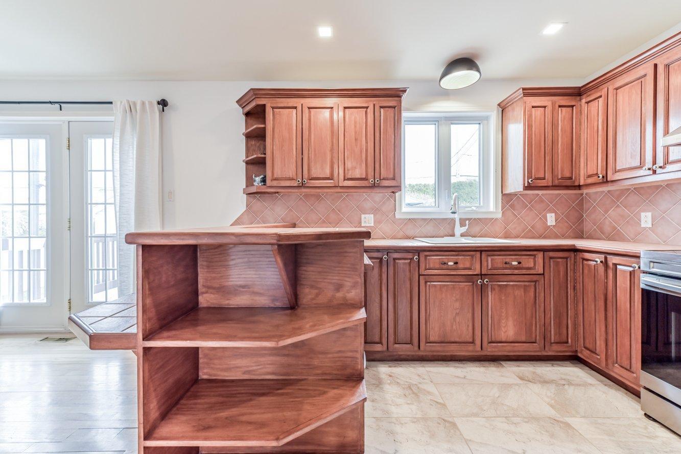 









2052


Rue Honoré-Mercier

,
Sainte-Julie,




QC
J3E2K1

