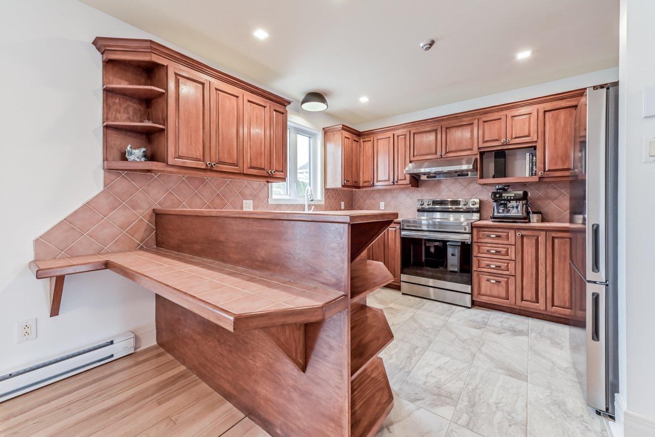 









2052


Rue Honoré-Mercier

,
Sainte-Julie,




QC
J3E2K1

