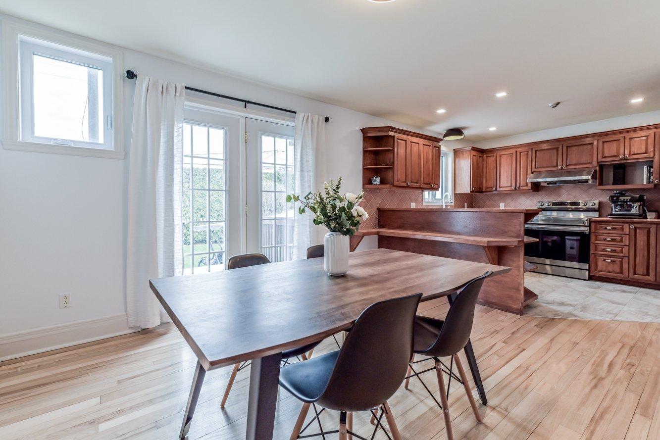 









2052


Rue Honoré-Mercier

,
Sainte-Julie,




QC
J3E2K1

