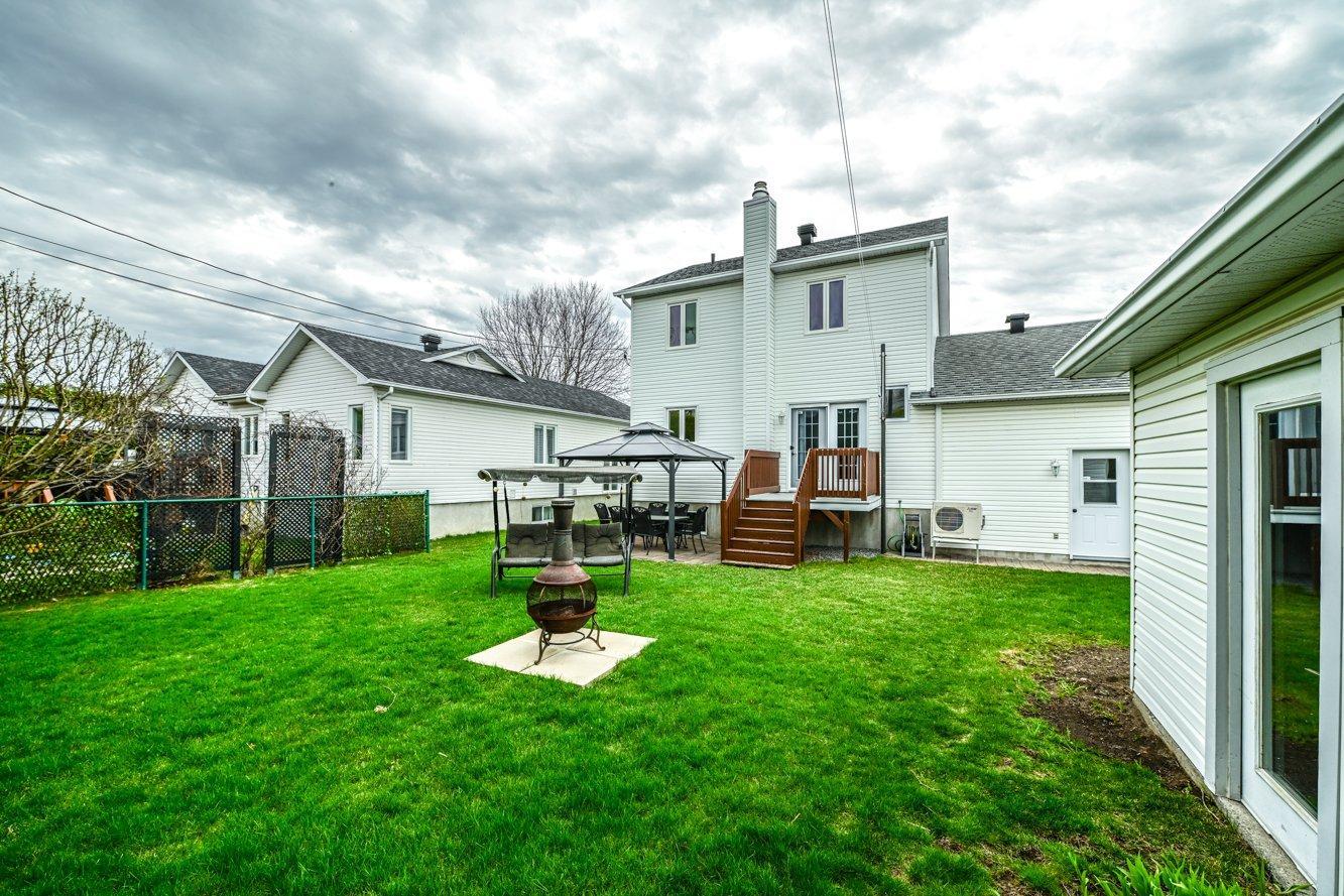 









2052


Rue Honoré-Mercier

,
Sainte-Julie,




QC
J3E2K1

